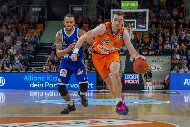 同孤军奋战 同孤军奋战