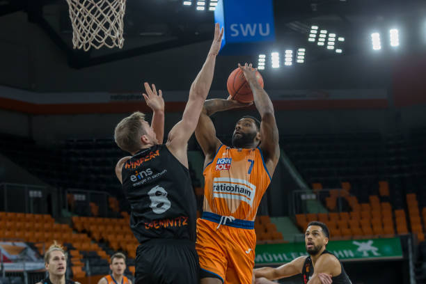 但随后淡出 但随后淡出